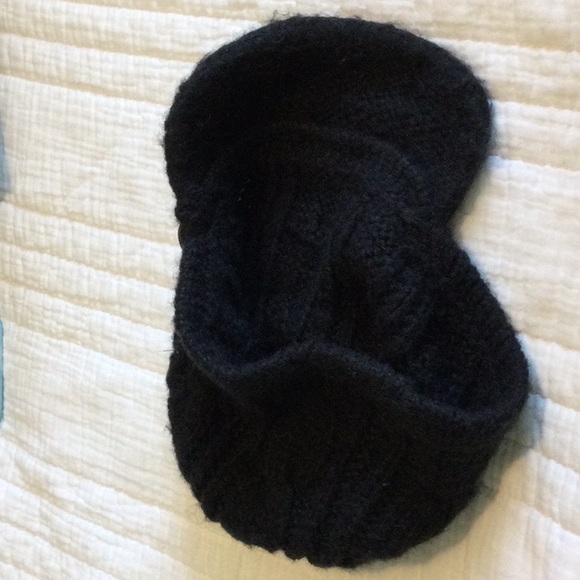 Soft black knit CAP - Picture 3 of 3